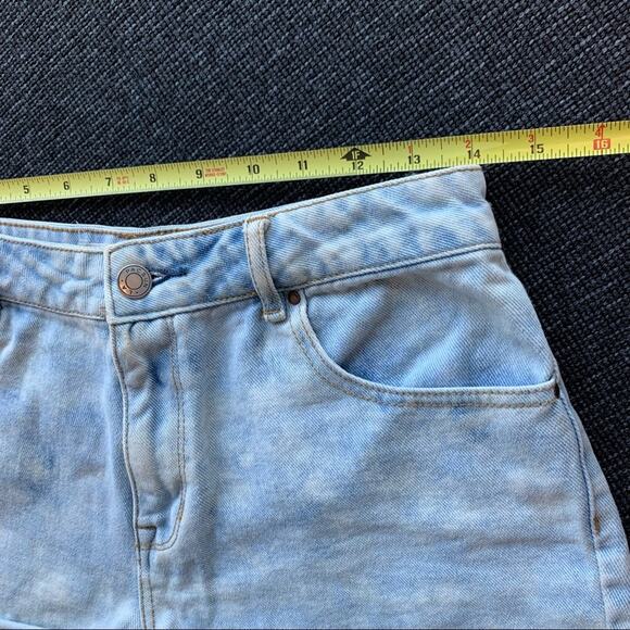 Pacsun Light Wash Distressed Denim Shorts Size 26 - Picture 3 of 9